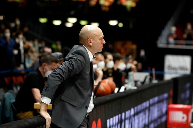 28.01.2022, easyCredit Basketball Bundesliga, BBL, Saison 2021 2022, Herren, Chemnitz Niners - Fraport Skyliners Frankfurt Rodrigo Pastore (Headcoach), Niners Chemnitz Chemnitz Messe Chemnitz Sachsen Germany