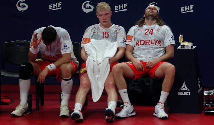 Sport Bilder des Tages 28.01.2022 Budapest(Hungary) Spain-Denmark Eurohandball semi final men s handball Rasmus Lauge Schmidt(L),Magnus Jensen(C),Mikkel Hansen(R) Denmark after lost match :