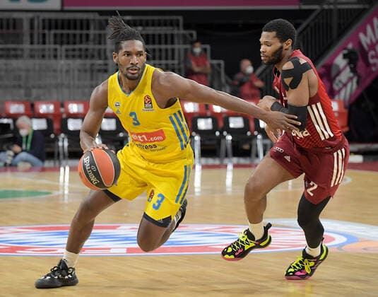 28.01.2022, xemx, Basketball Euroleague, FC Bayern Muenchen - Alba Berlin emspor, v.l. Jaleen Smith (Alba Berlin), Corey Walden (FC Bayern Basketball) Muenchen