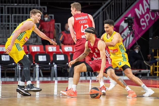 Nick Weiler-Babb 0 (FC Bayern), Maodo Lo 0 (Alba Berlin), FC Bayern Basketball vs. Alba Berlin, easyCredit BBL, 28.01.2022 Muenchen Bayern Deutschland