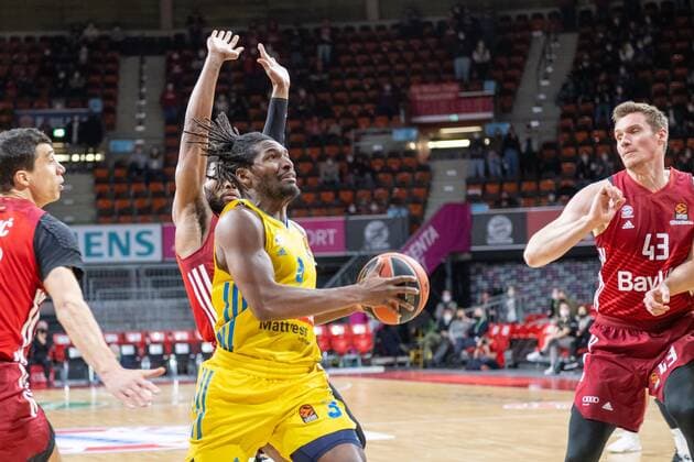 Jalen Smith 3 (Alba Berlin), Leon Radosevic 43 (FC Bayern), FC Bayern Basketball vs. Alba Berlin, easyCredit BBL, 28.01.2022 Muenchen Bayern Deutschland