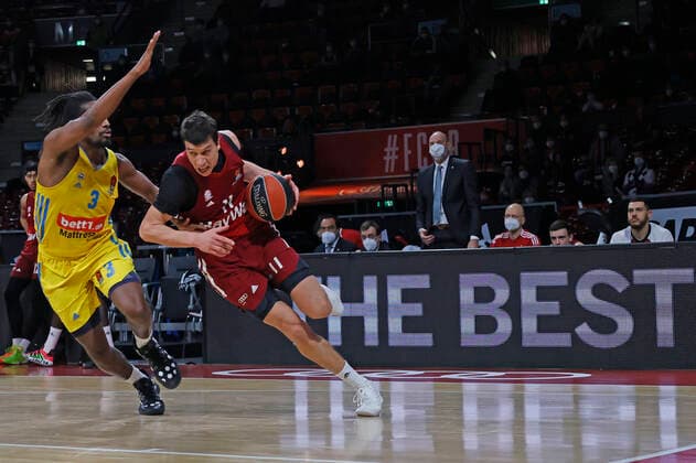 28.01.2022, Basketball Euroleague, FC Bayern Basketball vs Alba Berlin, Audi Dome Muenchen, im Bild: Jaleen Smith (ALBA Berlin) vs The Best Vladimir Lucic (FCB Basketball)