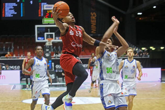GER;Niners;Chemnitz99; Fraport;Skyliners;Frankfurt;Baskettball; Bundesliga; 19.Spieltag; Heimspiel;BBL; Im Bild Korberfolg fuer Niners 33 Eric Washington 28.01.2022 GER;Niners;Chemnitz99; Fraport;Skyliners;Frankfurt;Baskettball; Bundesliga; 19.Spieltag; Heimspiel; 28.01.2022 Chemnitz Copyright: xEibner-Pressefotox EP_RKR