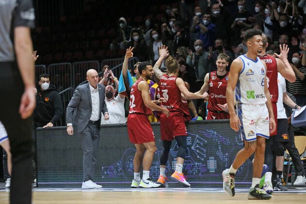 GER;Niners;Chemnitz99; Fraport;Skyliners;Frankfurt;Baskettball; Bundesliga; 19.Spieltag; Heimspiel;BBL; Im Bild Niners Headcoach Rodrigo Pastore unentspannt nach dem ersten Viertel 28.01.2022 GER;Niners;Chemnitz99; Fraport;Skyliners;Frankfurt;Baskettball; Bundesliga; 19.Spieltag; Heimspiel; 28.01.2022 Chemnitz Copyright: xEibner-Pressefotox EP_RKR