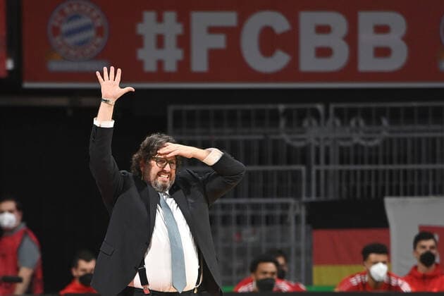 Andrea Trinchieri ,Trainer (FCB), Gestik,gibt Anweisungen, Basketball EuroLeague 23.Spieltag. FC Bayern Muenchen-Alba Berlin am 28.01.2022 A U D I D O M E.