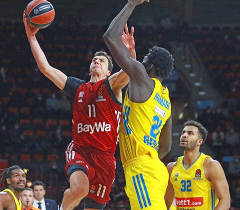 11 Vladimir Lucic (FCBB) gegen 21 Christ Koumadje (Alba) Basketball EuroLeague FC Bayern Muenchen vs. Alba B erlin Audi Dome am 28.01.2022 FOTO: Mladen Lackovic LakoPress