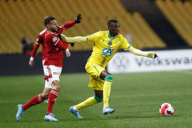 Randal Kolo Muani (Nantes) vs Belkebla Haris (Stade Brestois) FOOTBALL : 8e finale de la Coupe de France - FC Nantes vs Stade Brestois - 28 01 2022 AurelienMorissard Panoramic 