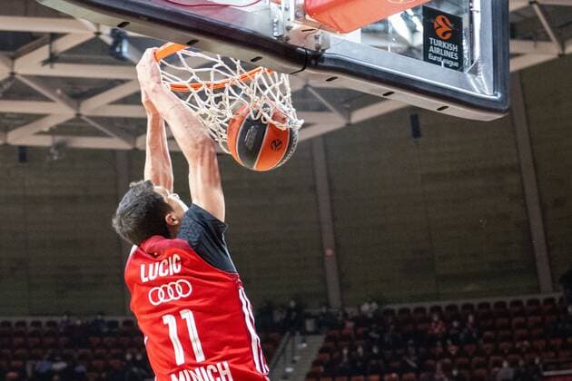 Vladimir Lucic 11 (FC Bayern), Dunk, FC Bayern Basketball vs. Alba Berlin, easyCredit BBL, 28.01.2022 Muenchen Bayern Deutschland