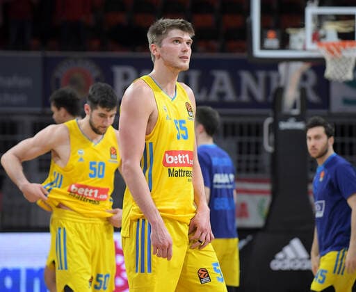 28.01.2022, xemx, Basketball Euroleague, FC Bayern Muenchen - Alba Berlin emspor, v.l. Mannschaft, Spieler, enttaeuscht, enttaeuscht schauend nach Spielende, dissapointed at the end of the match Muenchen