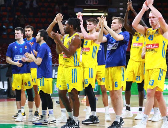 Alba-Mannschaft bedankt sich bei den Fans Basketball EuroLeague FC Bayern Muenchen vs. Alba Berlin Audi Dome am 28.01.2022 FOTO: Mladen Lackovic LakoPress