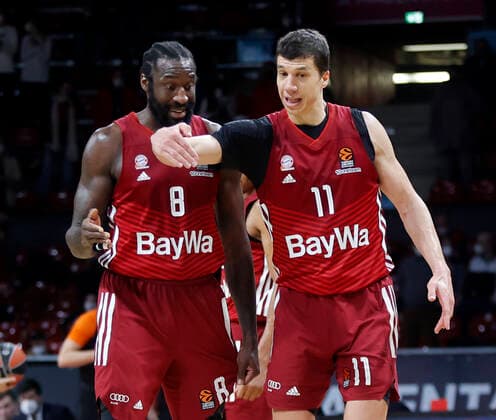 28.01.2022, Basketball Euroleague, FC Bayern Basketball vs Alba Berlin, Audi Dome Muenchen, im Bild: Othello Hunter (FCB Basketball) und Vladimir Lucic (FCB Basketball)