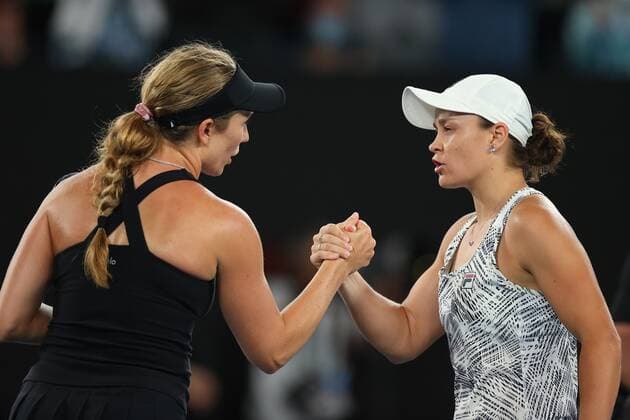 Mandatory Credit: Photo by Ella Ling Shutterstock (12778013bs) Ashleigh Barty celebrates victory in the Women s Singles Final against Danielle Collins Australian Open, Day Thirteen, Tennis, Melbourne Park, Melbourne, Australia - 29 Jan 2022 Australian Open, Day Thirteen, Tennis, Melbourne Park, Melbourne, Australia - 29 Jan 2022 Copyright: xEllaxLing Shutterstockx 12778013bs