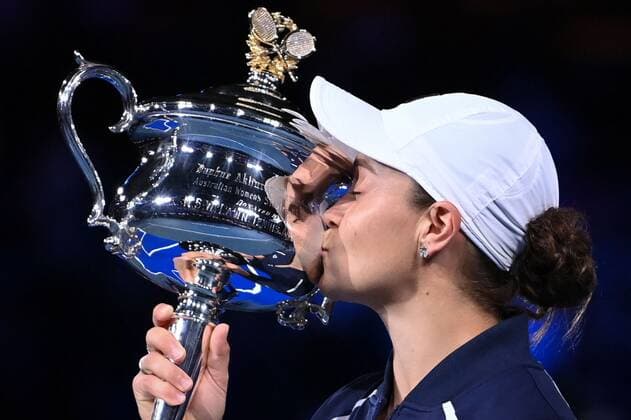 Mandatory Credit: Photo by James Gourley Shutterstock (12778010cg) Ashleigh Barty with the Daphne Akhurst Memorial Cup after victory in the Women s Singles Final Australian Open, Day Thirteen, Tennis, Melbourne Park, Melbourne, Australia - 29 Jan 2022 Australian Open, Day Thirteen, Tennis, Melbourne Park, Melbourne, Australia - 29 Jan 2022 Copyright: xJamesxGourley Shutterstockx 12778010cg