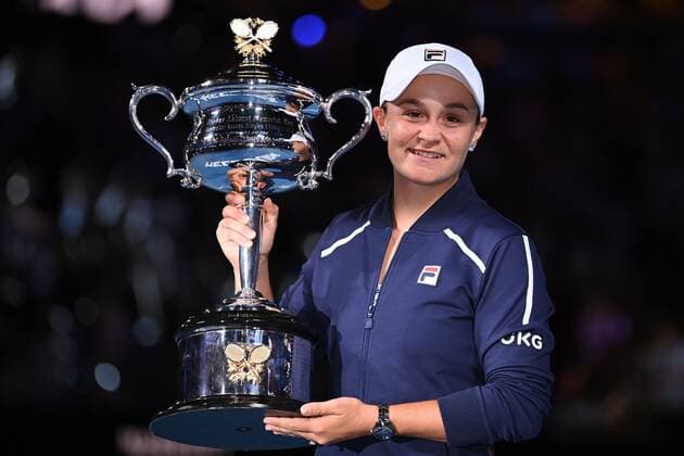 Mandatory Credit: Photo by James Gourley Shutterstock (12778010cy) Ashleigh Barty with the Daphne Akhurst Memorial Cup after victory in the Women s Singles Final Australian Open, Day Thirteen, Tennis, Melbourne Park, Melbourne, Australia - 29 Jan 2022 Australian Open, Day Thirteen, Tennis, Melbourne Park, Melbourne, Australia - 29 Jan 2022 Copyright: xJamesxGourley Shutterstockx 12778010cy