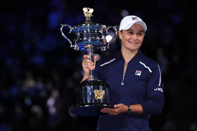 Mandatory Credit: Photo by Ella Ling Shutterstock (12778013ca) Ashleigh Barty with the Daphne Akhurst Memorial Cup after victory in the Women s Singles Final Australian Open, Day Thirteen, Tennis, Melbourne Park, Melbourne, Australia - 29 Jan 2022 Australian Open, Day Thirteen, Tennis, Melbourne Park, Melbourne, Australia - 29 Jan 2022 Copyright: xEllaxLing Shutterstockx 12778013ca