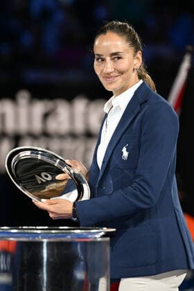 January 29, 2022: Umpire Marijana Veljovic from Serbia receives a gift for officiating the Women s Singles Final match between 27th seed DANIELLE COLLINS (USA) and 1st seed ASHLEIGH BARTY (AUS) on Rod Laver Arena on day 13 of the 2022 Australian Open in Melbourne, Australia. Cal Media USA - ZUMAc04_ 20220129_zaf_c04_008 Copyright: xSydneyxLowx