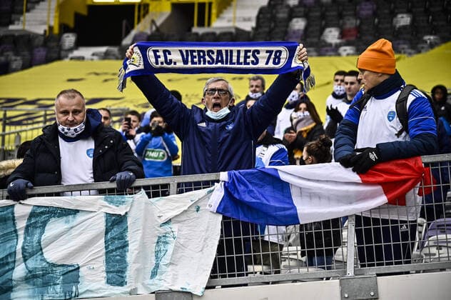 Supporter Versaillais FOOTBALL : Toulouse vs Versailles - 8eme de Finale de Coupe de France - Toulouse - Le 29 01 2022 ThierryBreton Panoramic 