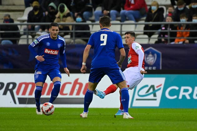 Flips Alexis ( 8 - Reims ) - Benjamin SANTELLI ( 9 - Bastia ) - Kevin SCHUR ( 8 - Bastia ) - FOOTBALL : Reims vs Bastia - Coupe de France - 29 01 2022 FedericoPestellini Panoramic 