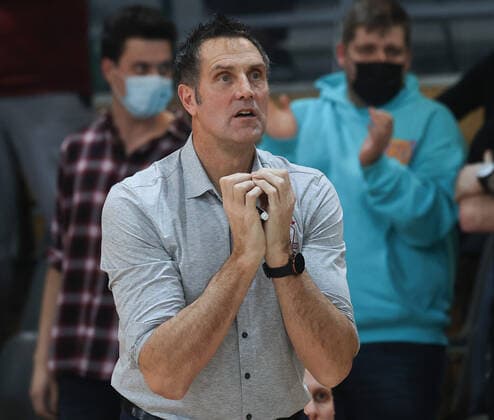 Hans Gnad, Headcoach (Leverkusen) Bayer Giants Leverkusen vs. VfL Kirchheim Knights, Basketball, 2. Bundesliga, 22. Spieltag, 29.01.2022, Bayer Giants Leverkusen vs. VfL Kirchheim Knights, Basketball, 2. Bundesliga, 22. Spieltag, 29.01.2022, Foto: EIBNER Joerg Niebergall Leverkusen Copyright: xJoergxNiebergall Eibner-Pressefox EP_JNL
