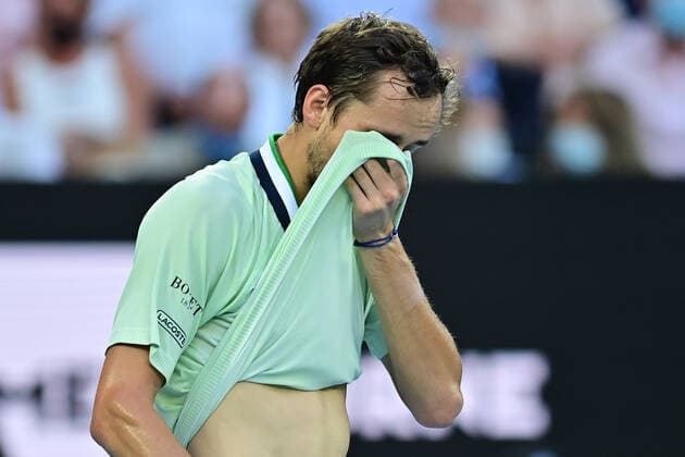 TENNIS AUSTRALIAN OPEN, Russia?s Daniil Medveded wipes sweat during the men?s singles final against Russia?s Daniil Medveded on Day 14 of the Australian Open at Melbourne Park in Melbourne, Saturday, January 29, 2022. ( NO ARCHIVING, EDITORIAL USE ONLY, NO USE IN BOOKS WITHOUT CONSENT MELBOURNE VIC AUSTRALIA  Copyright: xJOELxCARRETTx 20220130001618401858