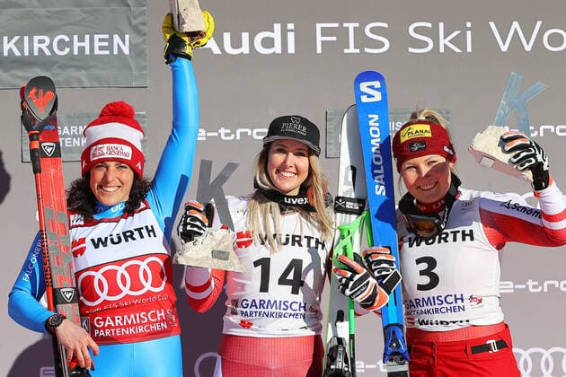 Bilder des Jahres 2022, Sport 01 Januar Sport Themen der Woche KW04 Sport Bilder des Tages ALPINE SKIING - FIS WC Garmisch-Partenkirchen GARMISCH-PARTENKIRCHEN,GERMANY,30.JAN.2022 - ALPINE SKIING - FIS World Cup, Super G, ladies, award ceremony. Image shows Federica Brignone (ITA), Cornelia Huetter (AUT) and Tamara Tippler (AUT).  GEPAxpictures xThomasxBachun