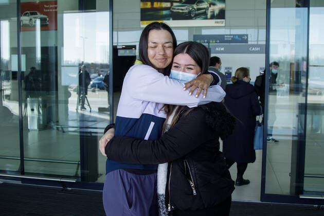 Sport Bilder des Tages Australian Open junior winner Petra Marcinko has returned home Family and friend of tennis player Petra Marcinko can be seen at the airport in Zagreb, Croatia on January 30, 2022. Young tennis player Petra Marcinko, who won the junior title at the first Grand Slam tournament of this season, has returned home to the Australian Open. She was greeted at the airport by family and friends. DavorxPuklavec PIXSELL