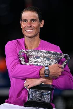 Mandatory Credit: Photo by James Gourley Shutterstock (12778011gf) Rafael Nadal celebrates victory in the Men s Singles final with the Norman Brookes Challenge Cup Australian Open, Day Fourteen, Tennis, Melbourne Park, Melbourne, Australia - 30 Jan 2022 Australian Open, Day Fourteen, Tennis, Melbourne Park, Melbourne, Australia - 30 Jan 2022 Copyright: xJamesxGourley Shutterstockx 12778011gf