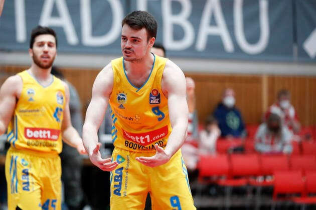 30.01.2022, Hautrunde 2021 22, 19. Spieltag, s.Oliver Wuerzburg vs. ALBA Berlin, easyCredit BBL, 19. Spieltag, GER, Wuerzburg, tectake-ARENA, Bild: Verwunderung bei Jonas Mattisseck (ALBA BERLIN) Copyright: HMBxMedia xHeikoxBecker