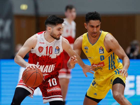 30.01.2022, Basketball, BBL, Hauptrunde, s.Oliver Wuerzburg - Alba Berlin, GER, Wuerzburg, tectake-Arena Bild v, li.: Luciano Parodi (s.Oliver Wuerzburg) und Maodo Lo (ALBA BERLIN) Copyright: HMBxMedia xHeikoxBecker