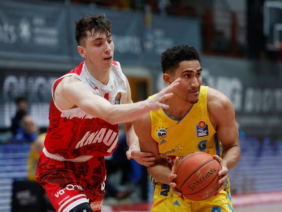 30.01.2022, Basketball, BBL, Hauptrunde, s.Oliver Wuerzburg - Alba Berlin, GER, Wuerzburg, tectake-Arena Bild v, li.: Julius Boehmer (s.Oliver Wuerzburg) und Maodo Lo (ALBA BERLIN) Copyright: HMBxMedia xHeikoxBecker