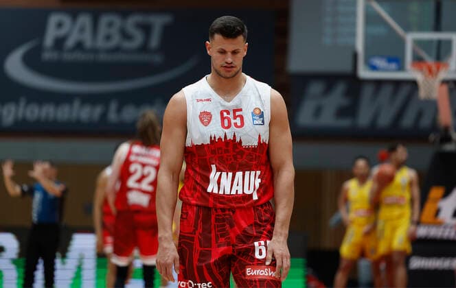 30.01.2022, Basketball, BBL, Hauptrunde, s.Oliver Wuerzburg - Alba Berlin, GER, Wuerzburg, tectake-Arena Bild v, li.: Enttaeuscht Filip Stanic (s.Oliver Wuerzburg) Copyright: HMBxMedia xHeikoxBecker