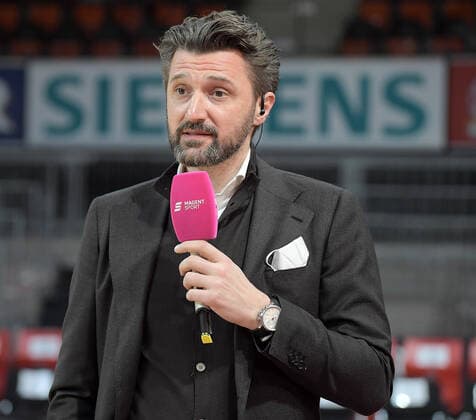 30.01.2022, xemx, Basketball BBL Bundesliga, FC Bayern Muenchen Basketball - medi Bayreuth emspor, v.l. Geschaeftsfuehrer Marco Pesic (FC Bayern Basketball) beim Interview Muenchen