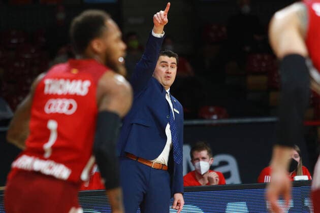 Sport Bilder des Tages Trainer Mauricio Parra (Bayreuth) Basketball BBL FC Bayern München - Medi Bayreuth im Audi Dome am 30.01.2022 FOTO: Mladen Lackovic LakoPress