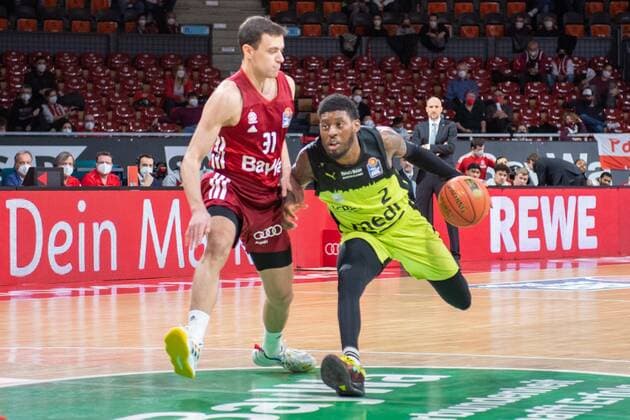 Zan Mark Sisko 31 (FC Bayern), Sacar Anim 2 (medi Bayreuth), FC Bayern Basketball vs. medi Bayreuth, easyCredit BBL, 30.01.2022 Muenchen Bayern Deutschland