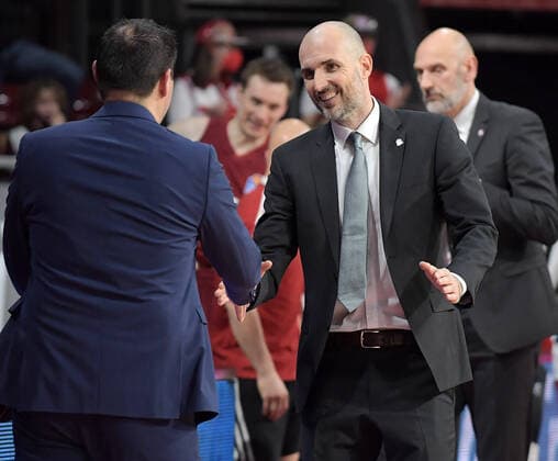 30.01.2022, xemx, Basketball BBL Bundesliga, FC Bayern Muenchen Basketball - medi Bayreuth emspor, v.l. Cheftrainer Mauricio Parra (medi Bayreuth) Assistant Coach Slaven Rimac (FC Bayern Basketball) Muenchen