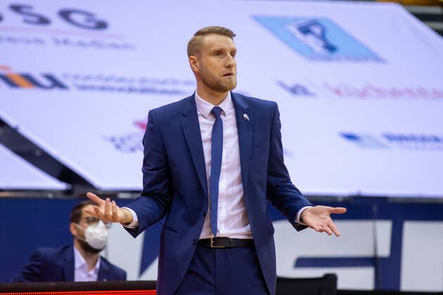 Oldenburg, Niedersachsen, DEU, 30.01.2022, Tuomas Iisalo (Telekom Baskets Bonn). EWE Baskets Oldenburg vs. Telekom Baskets Bonn. 1. Basketball-Bundesliga Saison 2021 2022, 19. Spieltag, Grosse EWE Arena. EWE Baskets Oldenburg vs. Telekom Baskets Bonn