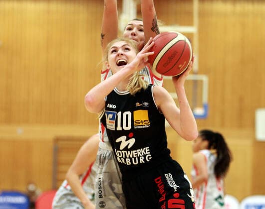 Sport Bilder des Tages von links Hanna Marie CRYMBLE (Marburg US), Da-Basketball,1. Bundesliga 2021 22, 30.01.22, TSV Wasserburg vs Pharmaserv Marburg, Wasserburg, Badria Sportzentrum Copyright: WolfgangxFehrmann