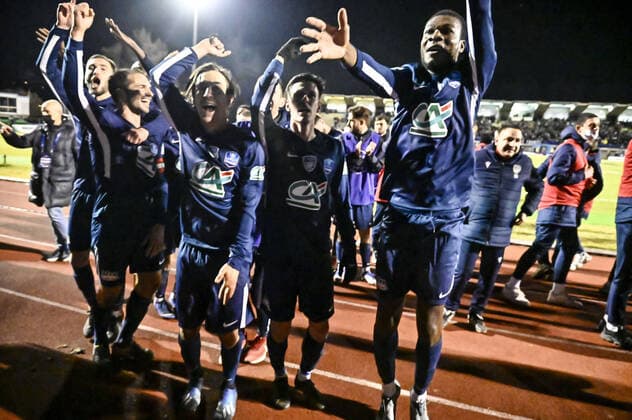Joie fin de match Bergerac FOOTBALL : Bergerac vs St Etienne - 8eme de Finale de Coupe de France - Perigueux - Le 30 01 2022 ThierryBreton Panoramic 