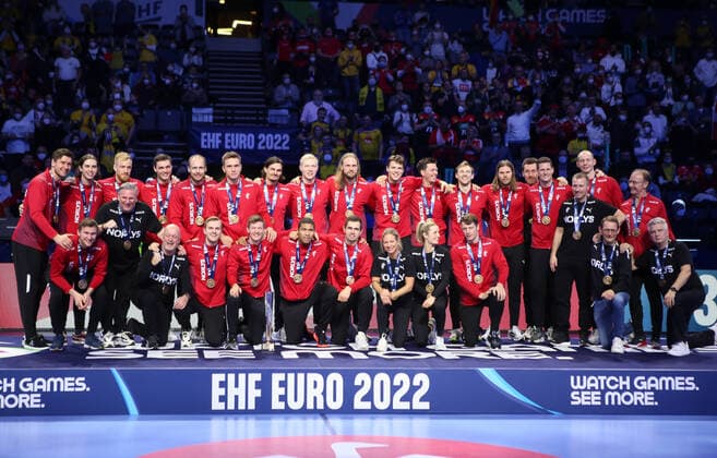 CÃ rÃ monie Podium Team Spain during the EHF Men s Euro 2022, Final handball match between Sweden and Spain on January 30, 2022 at Budapest Multifunctional Arena in Budapest, Hungary - Photo Laurent Lairys PANORAMIC HANDBALL : Suede Vs Espagne - Championnat d Europe - 30 01 2022 LaurentLairys Panoramic 