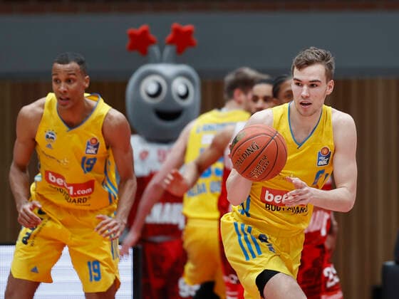 30.01.2022, Basketball, BBL, Hauptrunde, s.Oliver Wuerzburg - Alba Berlin, GER, Wuerzburg, tectake-Arena Bild v, li.: Malte Delow (ALBA BERLIN) Copyright: HMBxMedia xHeikoxBecker