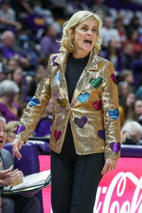 January 30, 2022: LSU Head Coach Kim Mulkey yells adjustments to her team during NCAA, College League, USA Women s Basketball action between the Kentucky Wildcats and the LSU Tigers at the Pete Maravich Assembly Center in Baton Rouge, LA. CSM Baton Rouge USA - ZUMAc04_ 20220130_zaf_c04_125 Copyright: xJonathanxMailhesx