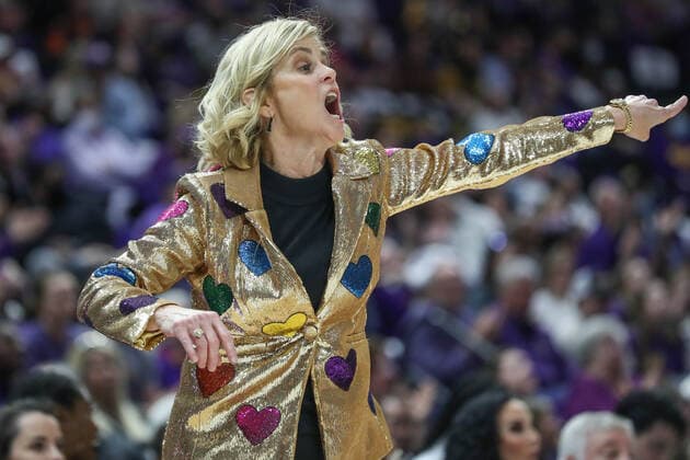 January 30, 2022: LSU Head Coach Kim Mulkey yells adjustments to her team during NCAA, College League, USA Women s Basketball action between the Kentucky Wildcats and the LSU Tigers at the Pete Maravich Assembly Center in Baton Rouge, LA. CSM Baton Rouge USA - ZUMAc04_ 20220130_zaf_c04_138 Copyright: xJonathanxMailhesx