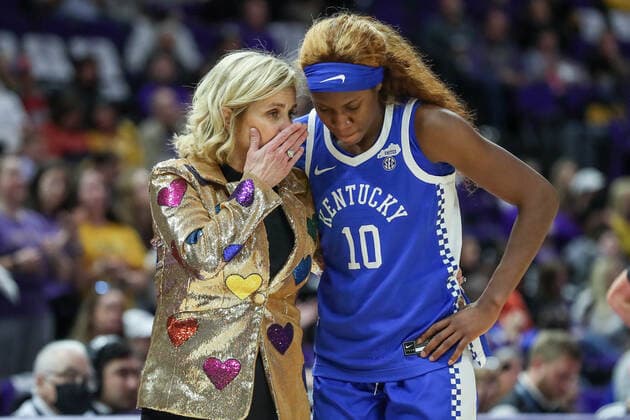 January 30, 2022: LSU Head Coach Kim Mulkey speaks with Kentucky s Rhyne Howard (10) after NCAA, College League, USA Women s Basketball action between the Kentucky Wildcats and the LSU Tigers at the Pete Maravich Assembly Center in Baton Rouge, LA. CSM Baton Rouge USA - ZUMAc04_ 20220130_zaf_c04_139 Copyright: xJonathanxMailhesx