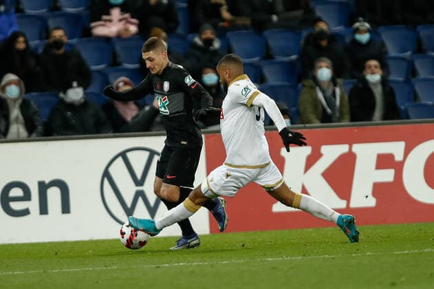 Marco Verratti (Paris Saint Germain) vs Jordan Amavi (Nice) FOOTBALL : 8e finale de la Coupe de France - PSG vs OGC Nice - 31 01 2022 AurelienMorissard Panoramic 