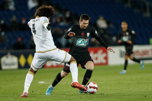 Lionel Messi (Paris Saint Germain) vs Bonfim Dante (Nice) FOOTBALL : 8e finale de la Coupe de France - PSG vs OGC Nice - 31 01 2022 AurelienMorissard Panoramic 