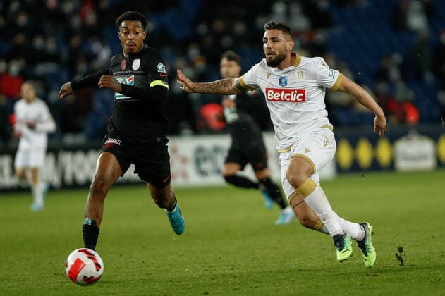 Andy Delort (Nice) vs Presnel Kimpembe (Paris Saint Germain) FOOTBALL : 8e finale de la Coupe de France - PSG vs OGC Nice - 31 01 2022 AurelienMorissard Panoramic 
