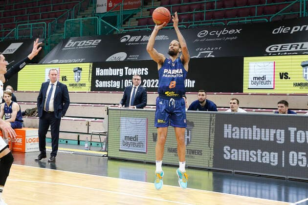 Basketball FIBA Europa Cup 5. Spieltag Gruppe I Runde 2 in der Oberfrankenhalle in Bayreuth Saison 2021-2022 Medi Bayreuth gegen Parma-Parimatch Jeremiah Hill (Parma-Parimatch) -8-