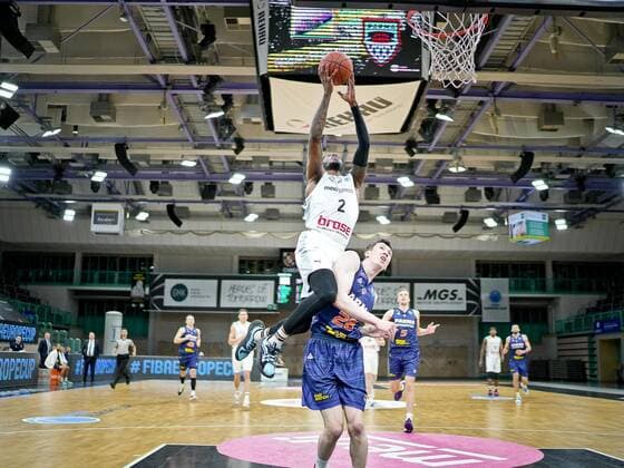 medi bayreuth - Parma Perm , Basketball, FIBA Europe Cup, Runde 2 , Spieltag 5, Spielzeit 2021 2022, 01.02.2022 2 Anim Sacar (medi Bayreuth) 28 Alexander Platunov (Parma Perm) medi bayreuth - Parma Perm , Basketball, FIBA Europe Cup, Runde 2, Spieltag 5, Spielzeit 2021 2022, 01.02.2022 Bayreuth Copyright: xEibner-Pressefoto ThorstenxOchsx EP_TOS