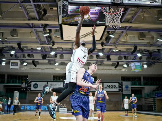 medi bayreuth - Parma Perm , Basketball, FIBA Europe Cup, Runde 2 , Spieltag 5, Spielzeit 2021 2022, 01.02.2022 2 Anim Sacar (medi Bayreuth) 28 Alexander Platunov (Parma Perm) medi bayreuth - Parma Perm , Basketball, FIBA Europe Cup, Runde 2, Spieltag 5, Spielzeit 2021 2022, 01.02.2022 Bayreuth Copyright: xEibner-Pressefoto ThorstenxOchsx EP_TOS