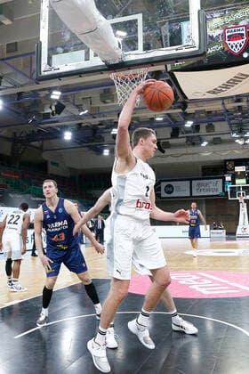 Basketball FIBA Europa Cup 5. Spieltag Gruppe I Runde 2 in der Oberfrankenhalle in Bayreuth Saison 2021-2022 Medi Bayreuth gegen Parma-Parimatch Janari Jöesaar ( Medi Bayreuth) -21-